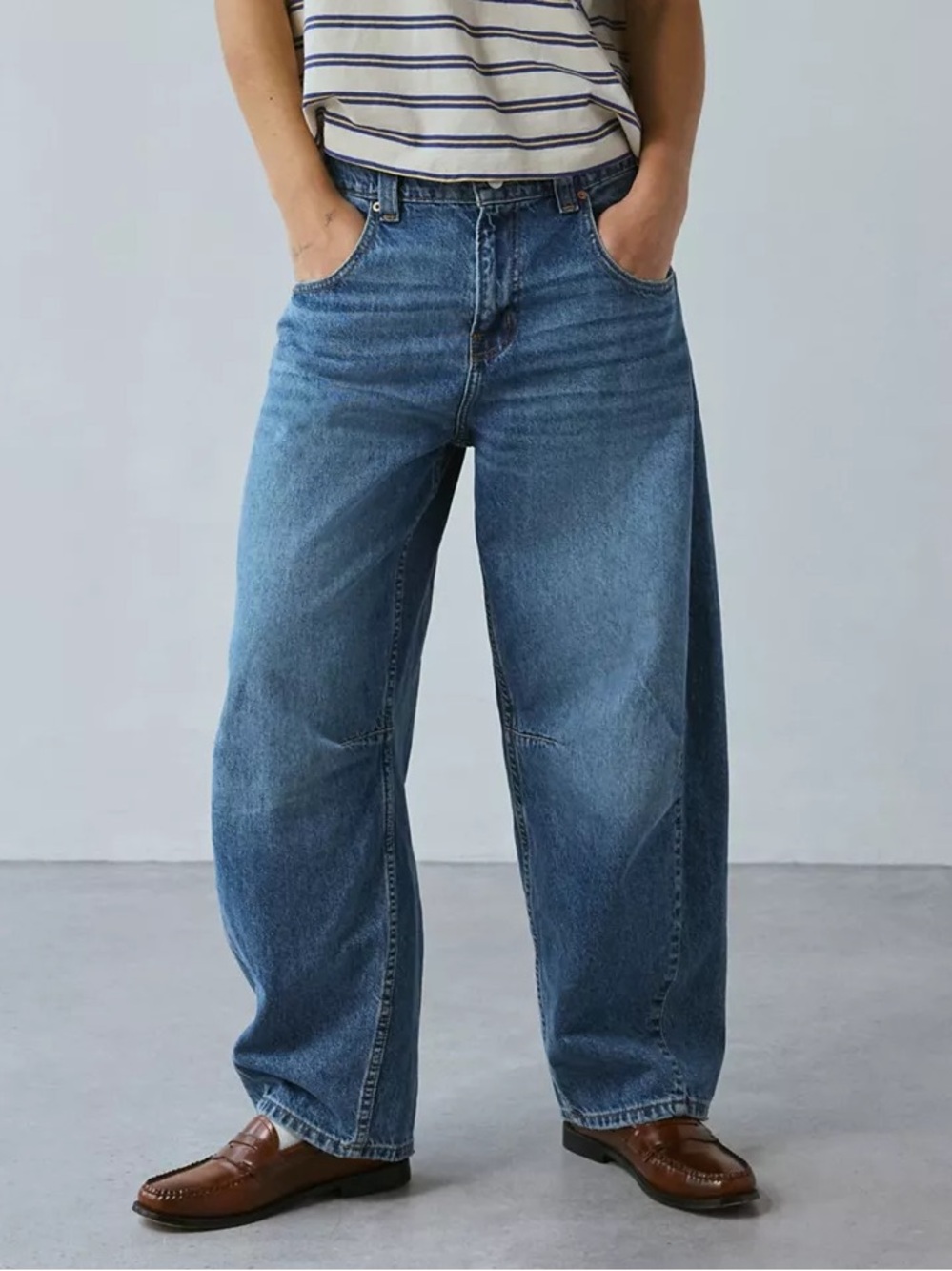 BDG Rih Extreme Barrel Mid-Rise Jeans Size 29 Fall Trendy Y2K Baggy Oversized